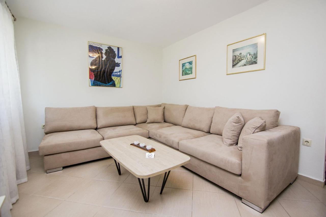 Kasta Bnb Ofrínion エクステリア 写真