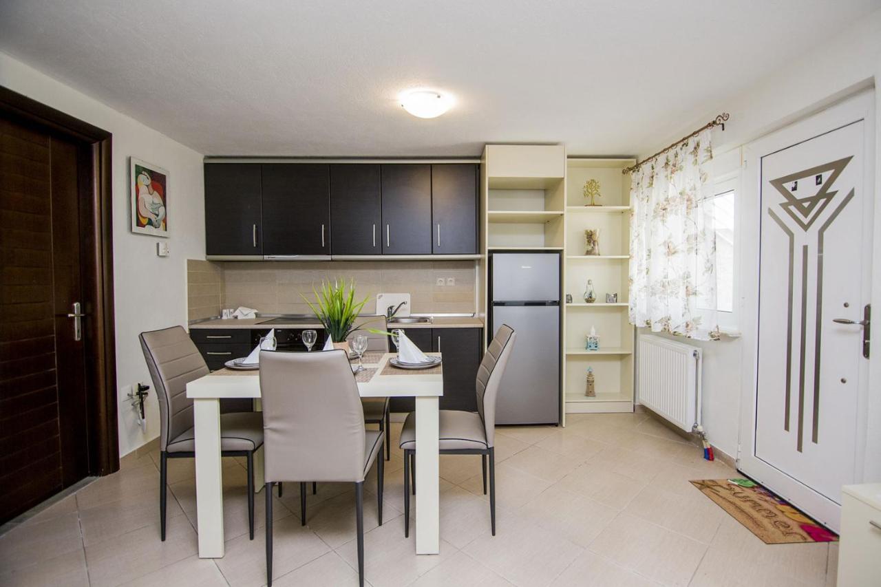 Kasta Bnb Ofrínion エクステリア 写真