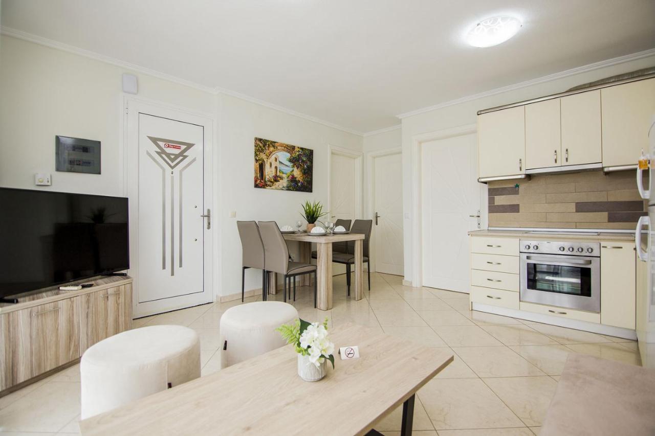 Kasta Bnb Ofrínion エクステリア 写真
